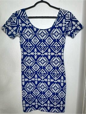 Forever 21 Blue & White Aztec Print Scoop Neck Mini Dress Small